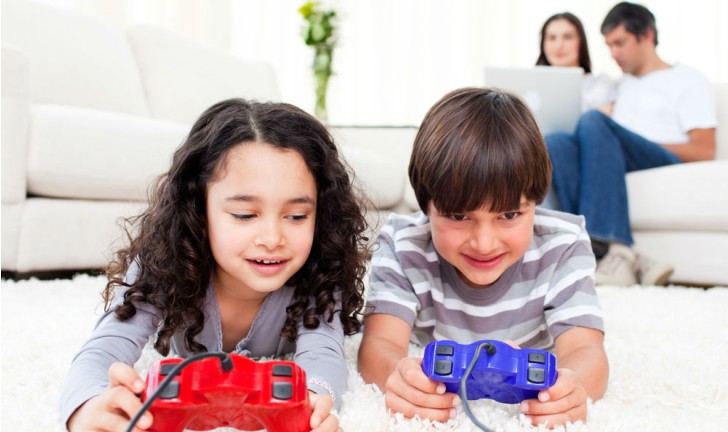 Jogar videogame, mesmo por longas horas, não prejudica habilidades cognitivas de crianças