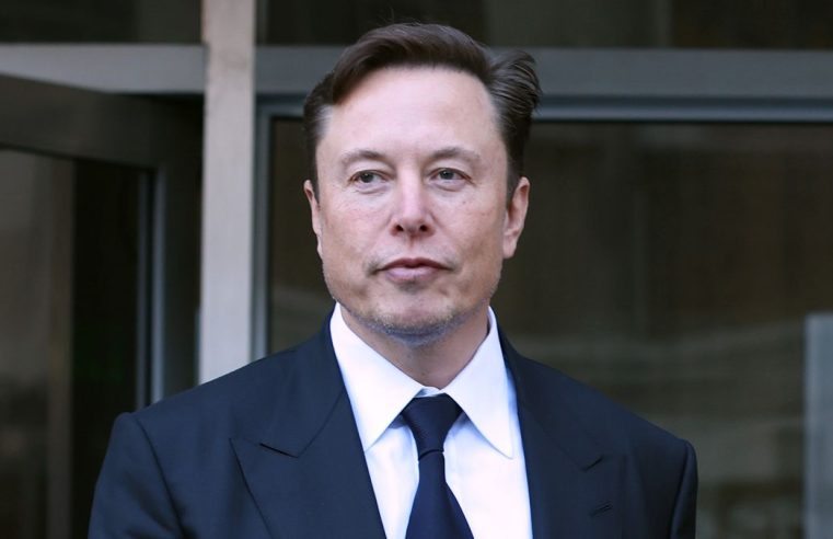 Elon Musk está montando time de especialistas para criar rival do ChatGPT