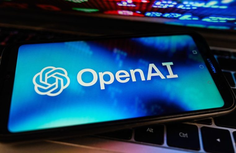 Microsoft contrata Sam Altman após sua demissão inesperada do cargo de CEO da OpenAI