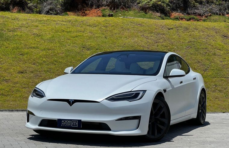 Tesla lança versão 12 do sistema de direção autônoma, introduzindo redes neurais de ponta a ponta